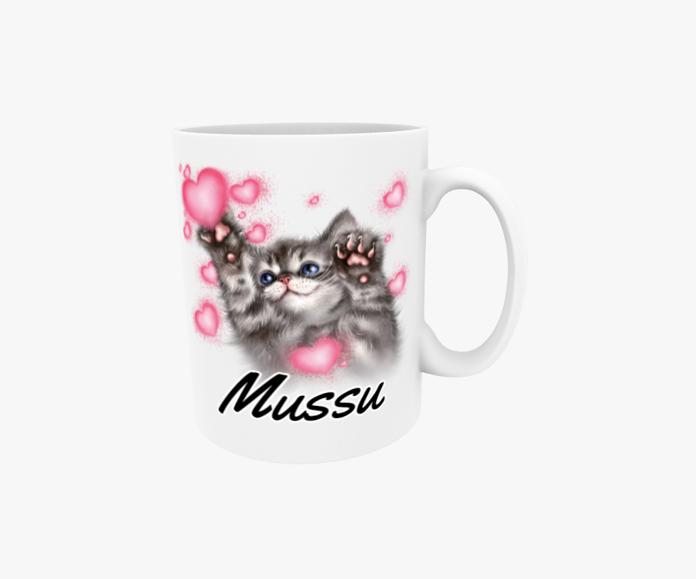 Mussu / Grå kattunge och hjärtan - Textmugg