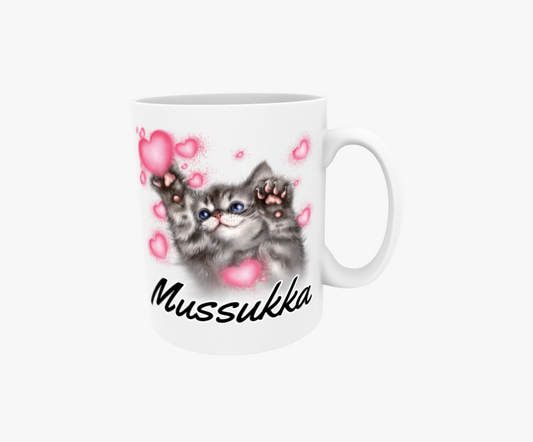 Mussukka / Grå kattunge och hjärtan - Textmugg