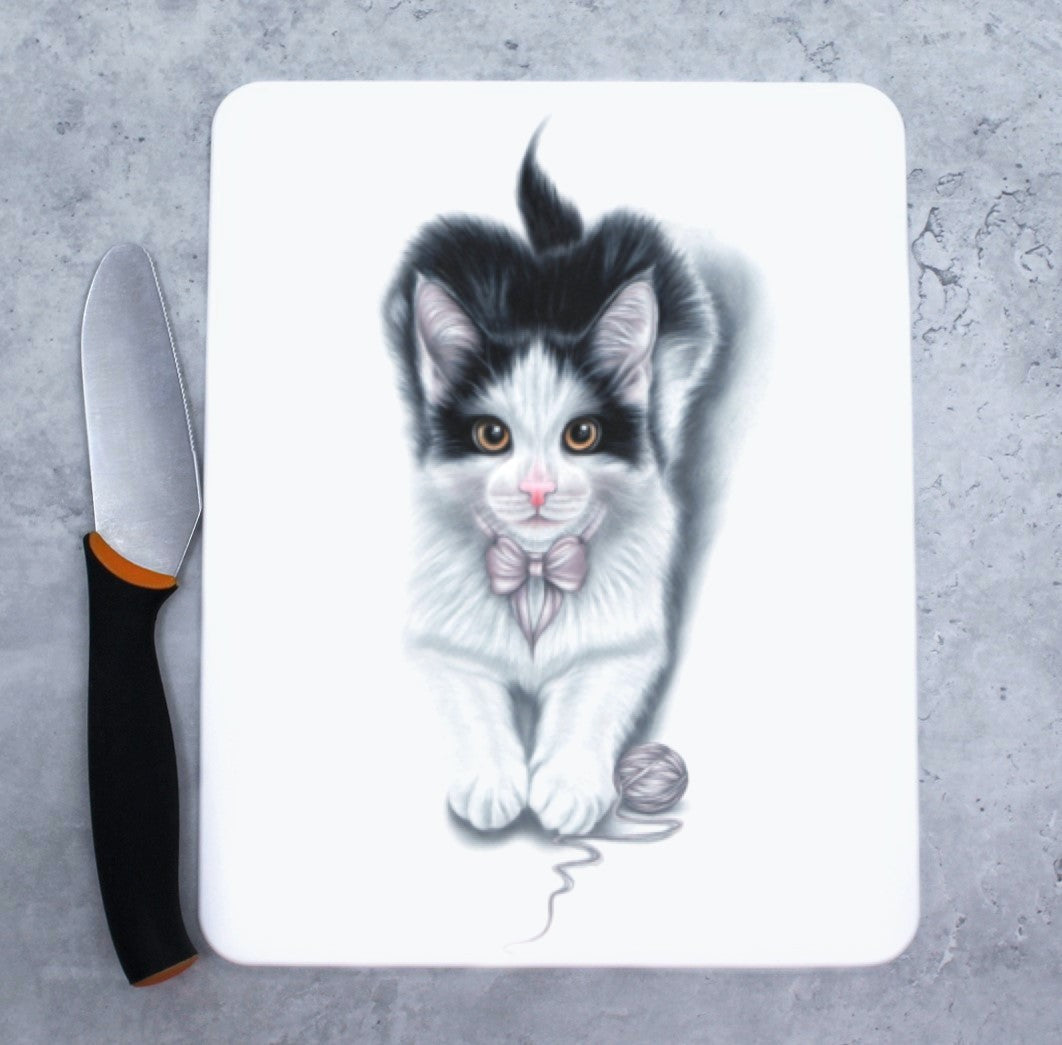 Svartvit katt - skärbräda (kattraser)