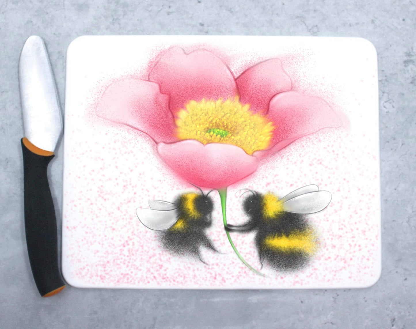 Sagor och blomskärbräda (saga, humla)
