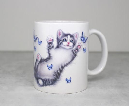 Kattunge och blå fjärilar mugg (kattraser, kattmugg, kattunge) 