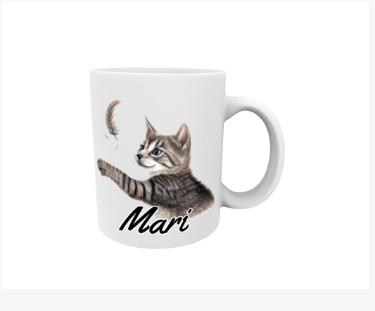 Mari / Grå katt och fjäder - Namnmugg